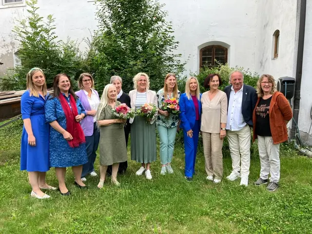 Der bisherige Vorstand wurde bei der Neuwahl bestätigt. | Foto: Verein Frauenhaus Braunau