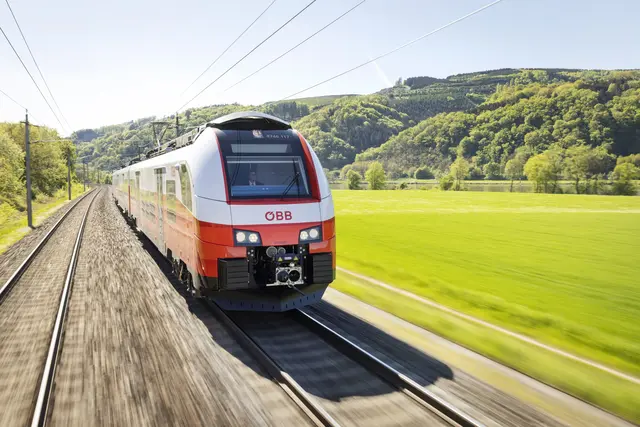 Die Streckenattraktivierung zwischen Wiener Neustadt Hbf und Gloggnitz verschiebt sich. (Symbolbild) | Foto: ÖBB / Harald Eisenberger