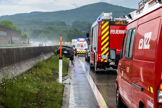 Der Fahrer blieb unverletzt. | Foto: TEAM FOTOKERSCHI / MATTHIAS KALTENLEITNER
