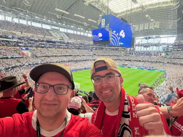 Die Reise über den großen Teich haben Ewald Pennerstorfer und Ewald Brandstötter angetreten, hier in Dallas beim Spiel Österreich gegen Argentinien. | Foto: Pennerstorfer/Brandstötter