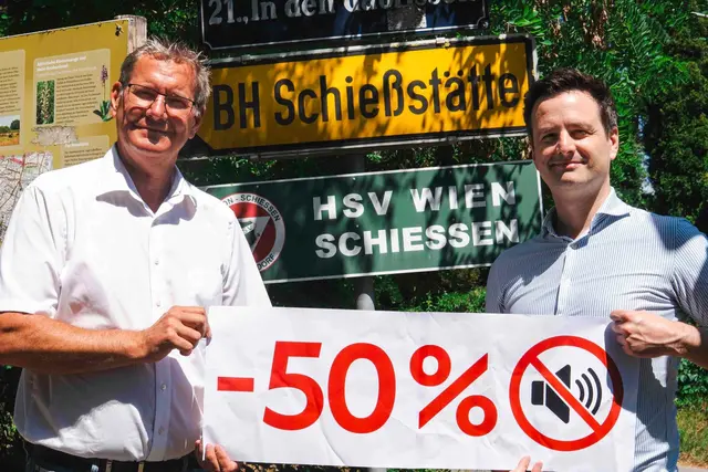Der Floridsdorfer Bezirksvorsteher Papai (l.) und Nationalratsabgeordneter Bernhard Herzog (beide SPÖ) freuen sich über die Lärmreduktion beim Schießstand in Stammersdorf. | Foto: SPÖ Floridsdorf
