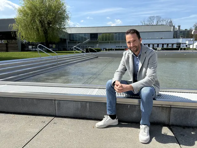 Roland Oberhauser, Leiter der städtischen Betriebe, hier im Volksgartenbad | Foto: Lisa Gold