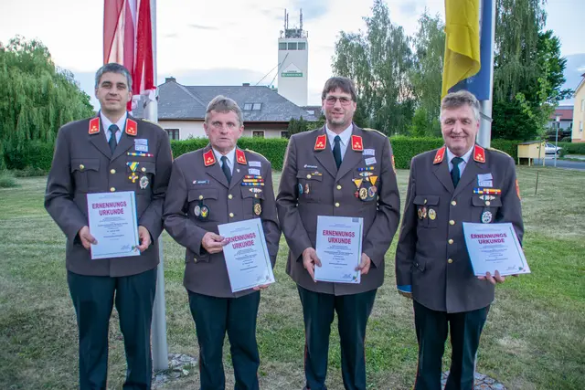 Insgesamt wurden rund 100 Mitglieder für ihr langjähriges Engagement geehrt. | Foto: Feuerwehr