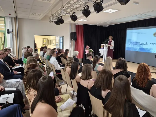 Klassenvorständin Martina Schwarz sagte auch Worte des Dankes. | Foto: HLW Lipizzanerheimat