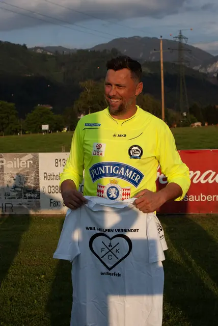 Ein besonderes Highlight war an diesem Wochenende das Elfmeterturnier gegen den ehemaligen Nationalteamtorhüter Christian Gratzei.  | Foto: FC Kirchdorf