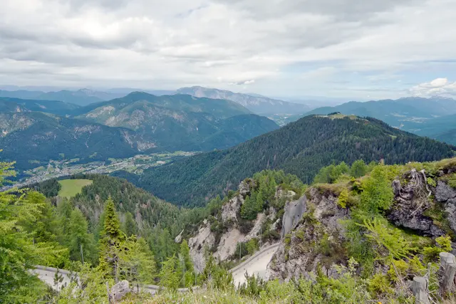 Blick ins Kanaltal und Richtung Kärnten. | Foto: © by Ing. Günter Kramarcsik