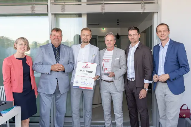 Bei der Verleihung. Wirtschaftsbund-Bezirksobfrau Eveline Grabmann, Wolfgang Wimmer, Michael Wimmer, Otto Dirnberger, Matthäus Wimmer und Wirtschaftsbund-Landesgeschäftsführer Thomas Mitterhauser | Foto: Boris Mitterlehner/gemeindejournal.at