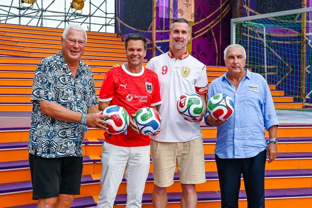 Bereit für den großen Fußballabend: Toni Polster, Burgenland Tourismus-Geschäftsführer Didi Tunkel, Stefan Maierhofer und Hans Krankl kurz vor dem Match auf der Seebühne Mörbisch. | Foto: Burgenland Tourismus