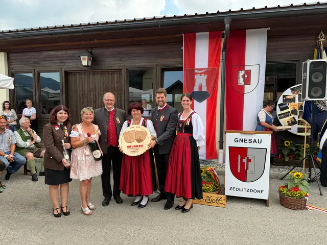 Rund 80 Hornsteinerinnen und Hornsteiner feierten die Partnerschaft in Gnesau.