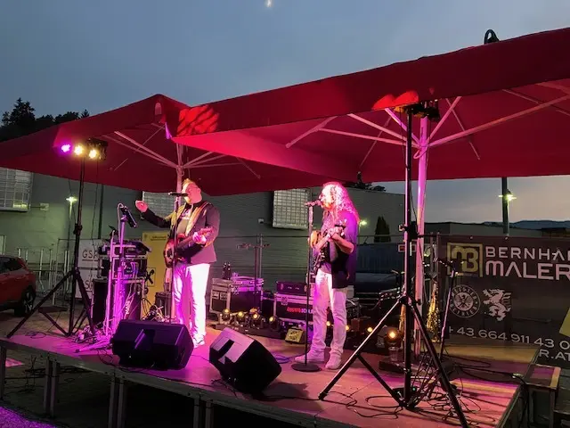 Mani und Band sorgten am Abend für gute Stimmung. | Foto: Weixler