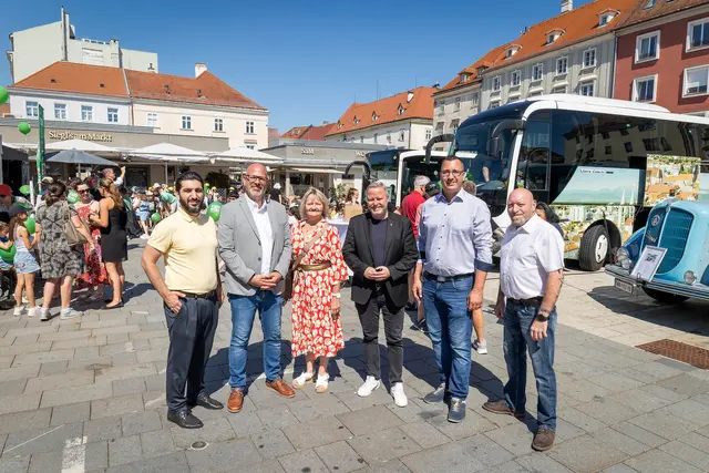 Gemeinderat Kanber Demir, Stadtrat Norbert Horvath, Gemeinderätin Elisabeth Wallner, Zweiter Vizebürgermeister LAbg. Rainer Spenger, Gemeinderat Manuel Bugnar und Gemeinderat Martin Steinbrecher.
 | Foto: Stadt Wiener Neustadt/Weller