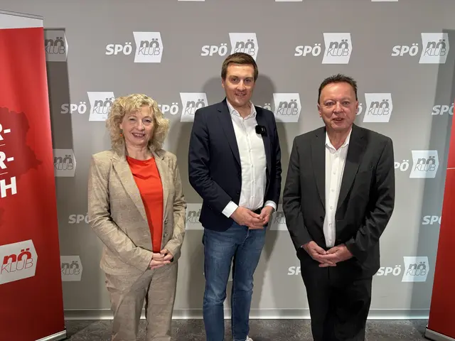 Die SPÖ Niederösterreich übt mit Partei-Chef Sven Hergovich (mi.) massive Kritik an der geplanten Schließung von Notarzt-Stützpunkten. Die geforderte Garantie, keine Schließungen ohne Ersatz vorzunehmen, wurde im Gesundheitsplan verankert. ÖVP und FPÖ orten nun wiederum Versäumnisse bei Gesundheitslandesrätin Eva Prischl (SPÖ). | Foto: Sandra Schütz