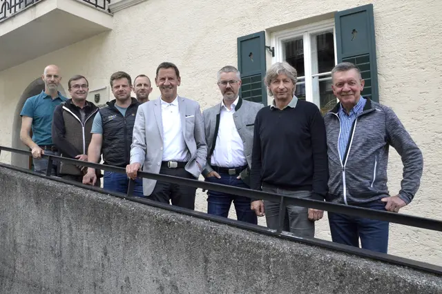 Christian Rieser, Peter Zimmermann, Hannes Sandbichler, Stefan Astner, Paul Sieberer, Michael Hollaus, Franz Heim und der scheidende Obmann-Stellvertreter Martin Antretter (v. li.). | Foto: Brigitte Eberharter