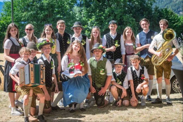 Bei strahlendem Sonnenschein wurde im letzten Jahr an beiden Tagen ausgelassen gefeiert. | Foto: Foto Knaus