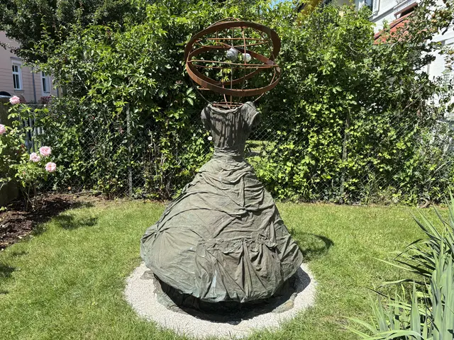 Die Anselm-Kiefer-Skulptur zu Ehren Ingeborg Bachmanns. | Foto: MeinBezirk/Lea Kainz