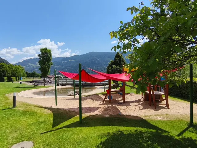 Abkühlung findet man im Freisambad.