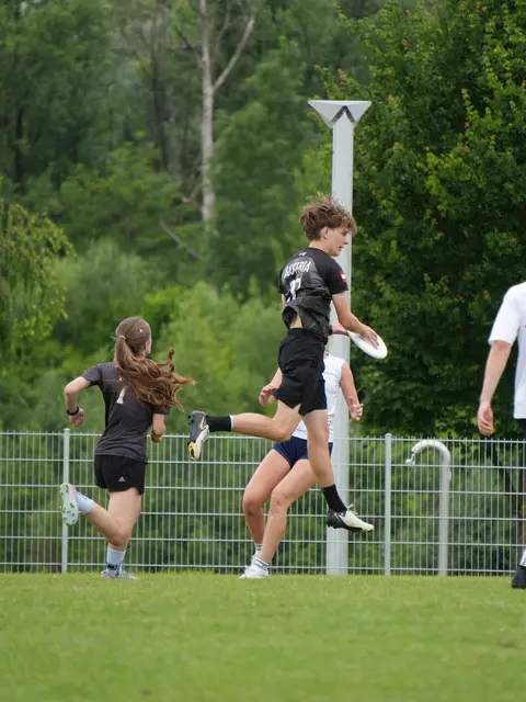 Das Oberstufenteam des Das Oberstufenteam des BRG/Borg Feldbach holte in Linz den Ultimate-Frisbee-Bundesmeistertitel im Mixed-Bewerb./Borg Feldbach holte in Linz den Ultimate-Frisbee-Bundestitel im Mixed-Bewerb.