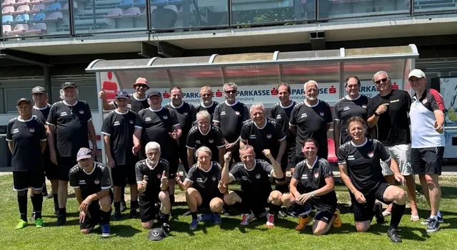 Große Hitze, große Herzen: Die Walking Footballer spielten in Korneuburg für den guten Zweck. | Foto: SK Korneuburg