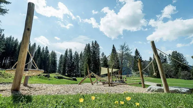 Spiel, Sport und Spaß in der Bärenarena Berwang – ein vielfältiges Freizeitangebot für die ganze Familie. | Foto: Tiroler Zugspitz Arena