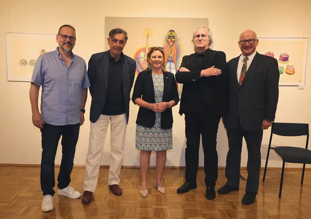 Feierliche Vernissage im Stadtmuseum (v.l.): Gemeinderat Peter Loidolt (ÖVP), Künstler Bernhard Barek, Vizebürgermeisterin Maria T. Eder (ÖVP), Laudator Architekt Franz Sagaischek und Museumsleiter Wolfgang Bäck. | Foto: Stadt Klosterneuburg/Lutz