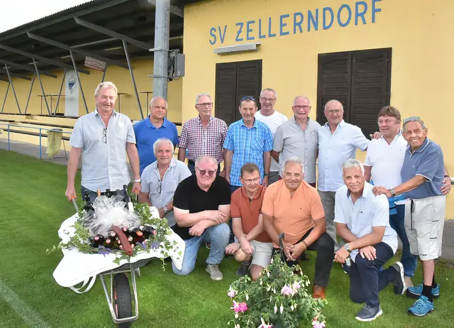 Die „Altspatzen“ des SV Zellerndorf feierten gemeinsam den 70. Geburtstag von Franz Schön. | Foto: Herbert Schleich