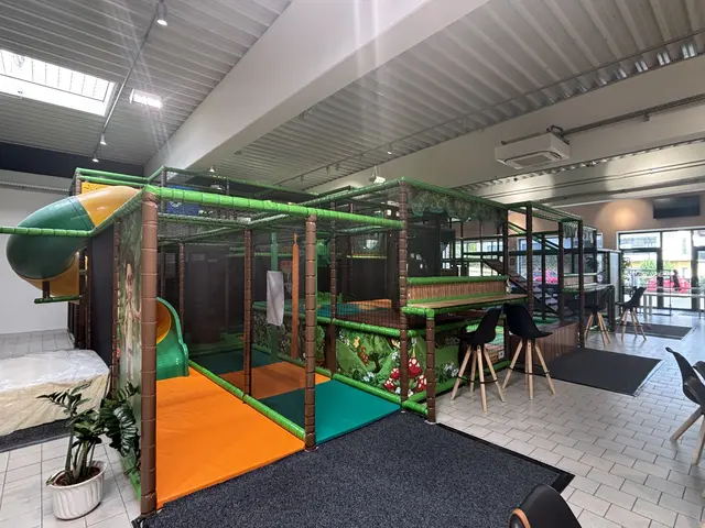 Der Indoor-Spielplatz kommt vor allem bei instabilem Wetter gut an.  | Foto: MeinBezirk.at/Astrid Siebert