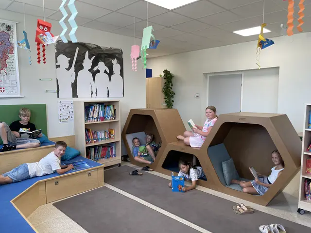 In der Volksschule Lembach wird das Lesen sehr stark gefördert. Es gibt eigene Lesewaben für die Schüler, damit sie es beim Lesen gemütlich haben.  | Foto: VS Lembach
