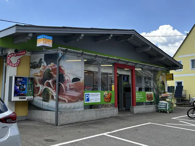 Ein Lebensmittelgeschäft von außen