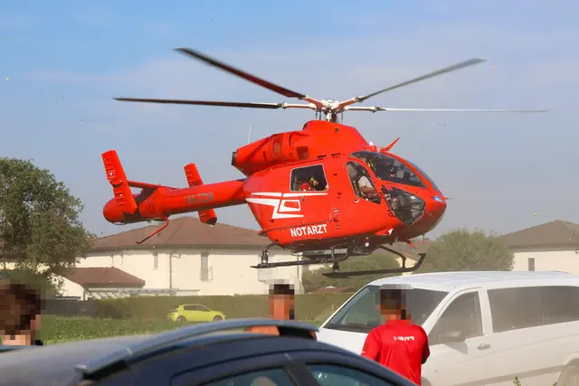 Ein Arbeiter wurde auf einer Baustelle in Gunskirchen so schwer verletzt, dass er nach notärztlicher Versorgung mit dem Rettungshubschrauber abtransportiert werden musste. | Foto: laumat.at