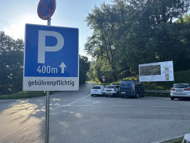 Klare Vorgaben: Momentaufnahmen der Parkplatzmöglichkeiten am Baggersee. Der gebührenpflichtige Parkplatz befindet sich bei der Kompostieranlage. | Foto: MeinBezirk