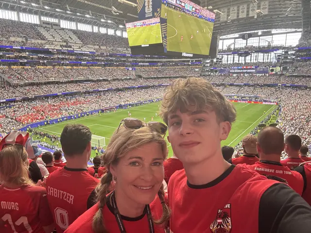 Manuel und Silke Arbeithuber aus Micheldorf waren beim Spiel Österreich gegen Argentinien in Dallas im Stadion. | Foto: Arbeithuber