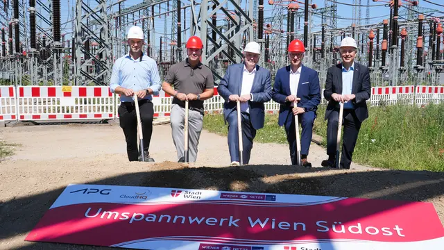 Mit einem symbolischen Spatenstich fiel am Mittwoch der Startschuss für eines der größten Energieinfrastrukturprojekte Österreichs. | Foto: Andreas Pölzl/MeinBezirk
