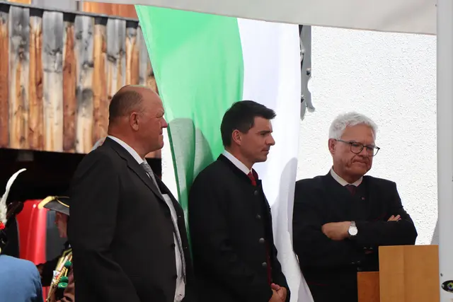 Vbgm. Franz Geiger, Bgm. Simon Schwendinger, BH Sigmund Geiger. | Foto: Thomas Seelos
