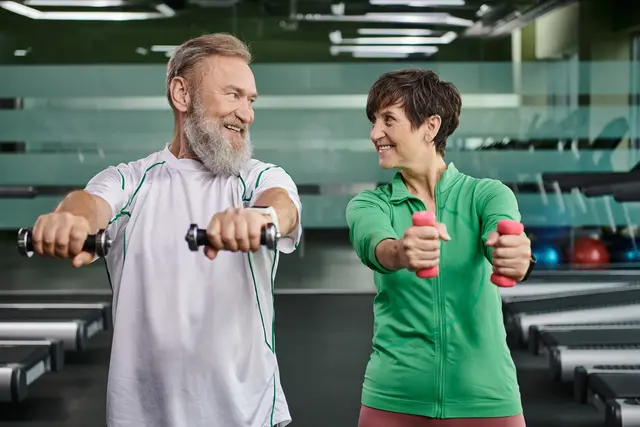 Kreatin, Magnesium und Krafttraining stärkt die Muskeln. | Foto: Smarterpix