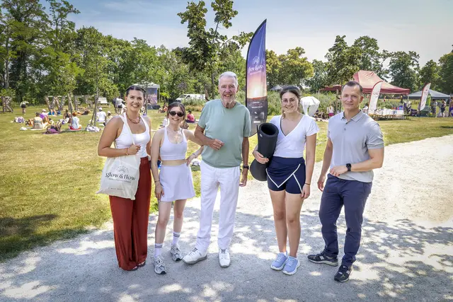 Sabrina Trimmel (Yin-Yoga), Lisa Salinger (MÄX), Bürgermeister Klaus Schneeberger, Cathrin Wostratovsky (MÄX) und Gemeinderat Nikolaus Dopler. | Foto: Stadt Wiener Neustadt/Weller