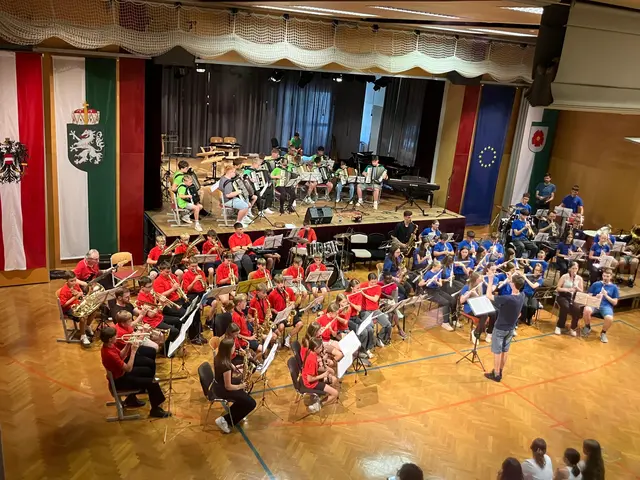 Gemeinsam mit den Schülerinnen und Schülern aus Lendava gaben die Kinder und Jugendlichen von St. Stefan ein Konzert in der Rosenhalle in St. Stefan.