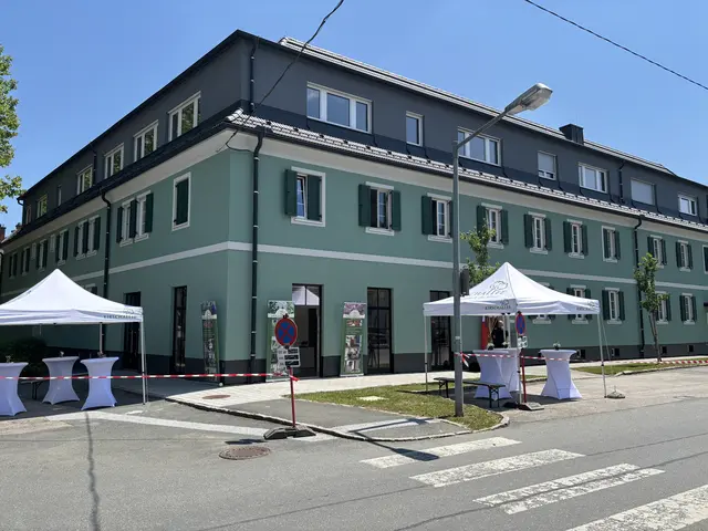 Das Gebäude befindet sich direkt im Deutschlandsberger Zentrum – kein Zufall, sondern Absicht.