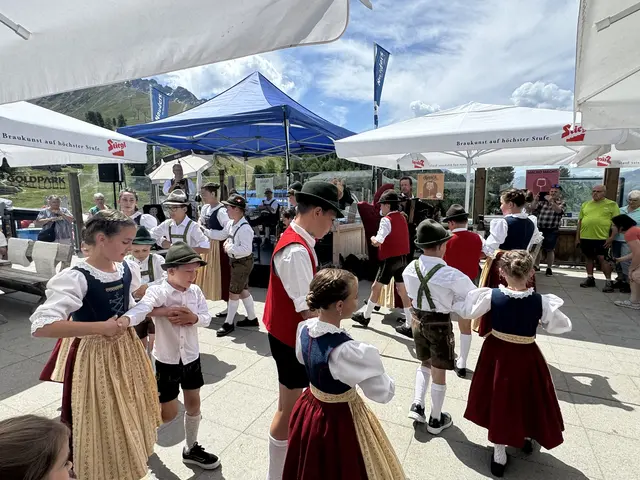 Jung und alte waren vom Event in Nauders begeistert. | Foto: Berbahnen Nauders/Karl Folie