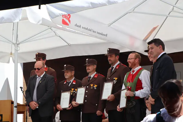 Die geehrte Mitglieder der Fisser Feuerwehr. | Foto: Thomas Seelos