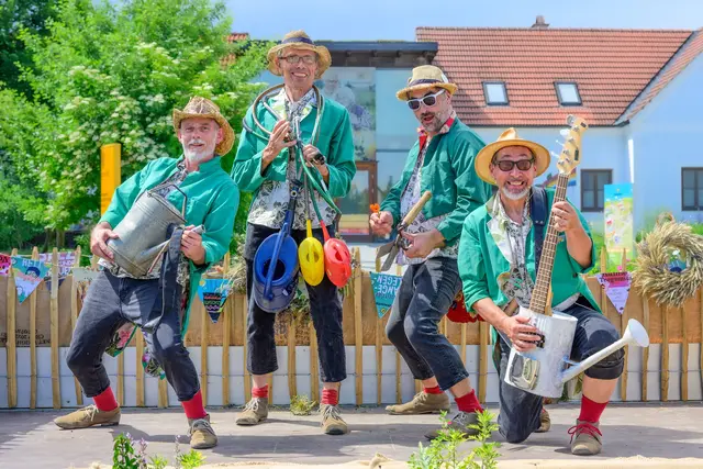 Die Floraphoniker, Österreichs erste und einzige Gartengeräte-Band, begeisterten die Festgäste mit schwungvollen Liedern und fröhlicher Stimmung. | Foto: Markus Haffert