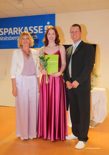 Große Freude über die Maturazeugnisse | Foto: FOTO Koren
