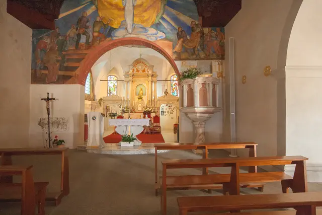 Kircheninnenraum. Beschreibungen siehe Infotafel 1 + 2. | Foto: © by Ing. Günter Kramarcsik