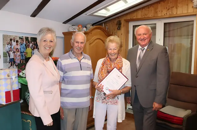 GR Ingrid Wendl, Gatte Friedrich Hechinger, Ingeborg Hechinger und Bürgermeister Ernst Wendl. | Foto: Marktgemeinde Himberg