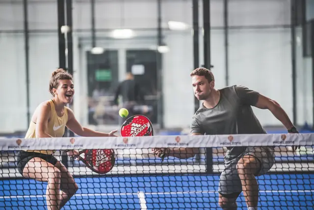 Der Standort wird ohne Personal betrieben, die Plätze sind rein online buchbar.  | Foto: Padelzone