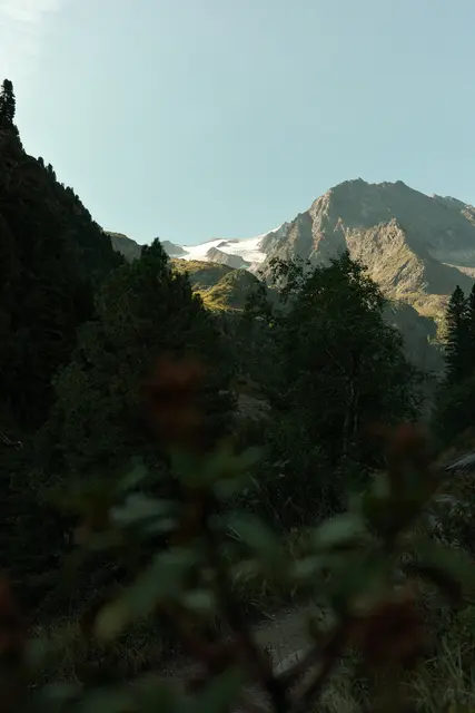 Bergbild von den Stubaier Alpen bei Morgensonne