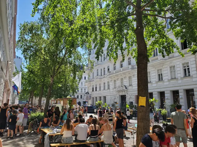 . Bei strahlendem Sonnenschein und hochsommerlichen Temperaturen verwandelte sich die Rahlgasse vor Kurzem erneut in eine lebendige Begegnungszone.  | Foto: Karl Marquardt