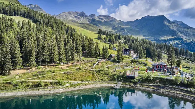 Im Sunny Mountain Erlebnispark Kappl steht Familienprogramm mit Spiel, Bewegung und Genuss im Mittelpunkt – inklusive Almkochen und Technik-Erlebnissen. | Foto: TVB Kappl 
