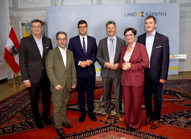 Jürgen Mandl (Präsident Wirtschaftskammer Kärnten), KO Markus Malle, LHStv. Martin Gruber, LH Daniel Fellner, LR.in Beate Prettner, Günther Goach (Präsident Arbeiterkammer Kärnten) | Foto: LPD Kärnten/Kuess