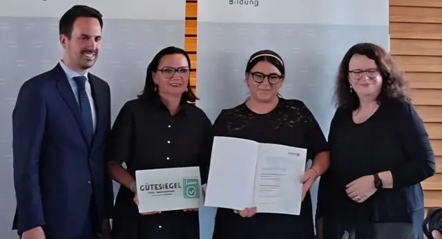Mit großer Freude wurde die hohe Auszeichnung für die VS Allerheiligen bei Wildon angenommen. | Foto: VS