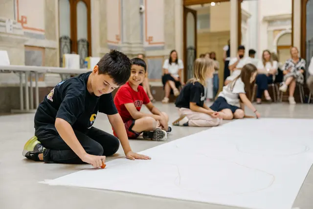 Culture Connected Projekt 2026: Schülerinnen und Schüler der 2a zeichnen ihre Emotionen. | Foto: Arnulf Rainer Museum/Cedrick Kollerics